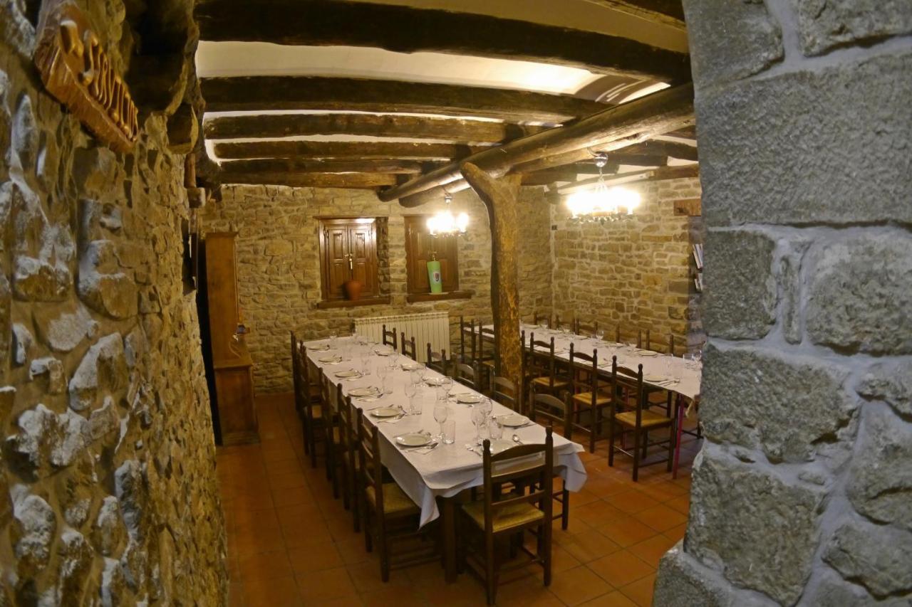 Albergue Restaurante De Artieda ภายนอก รูปภาพ