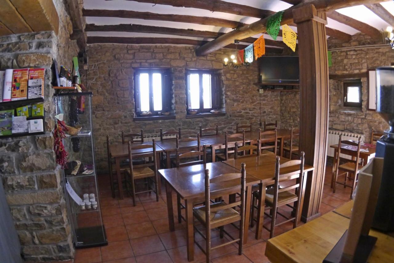 Albergue Restaurante De Artieda ภายนอก รูปภาพ