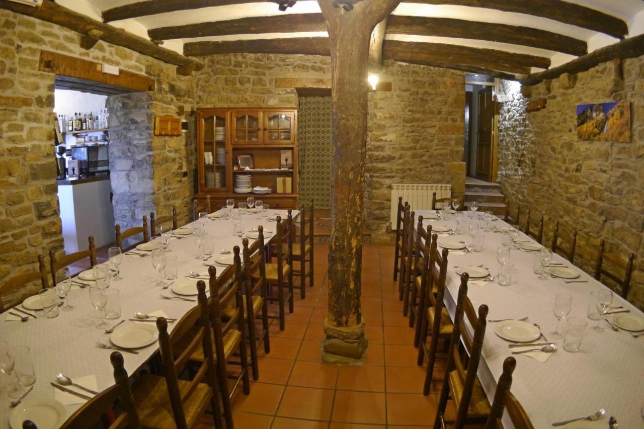 Albergue Restaurante De Artieda ภายนอก รูปภาพ