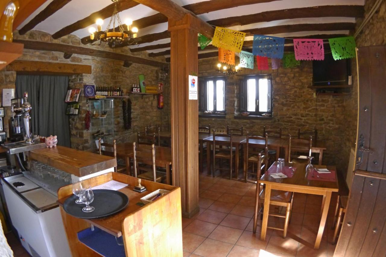 Albergue Restaurante De Artieda ภายนอก รูปภาพ