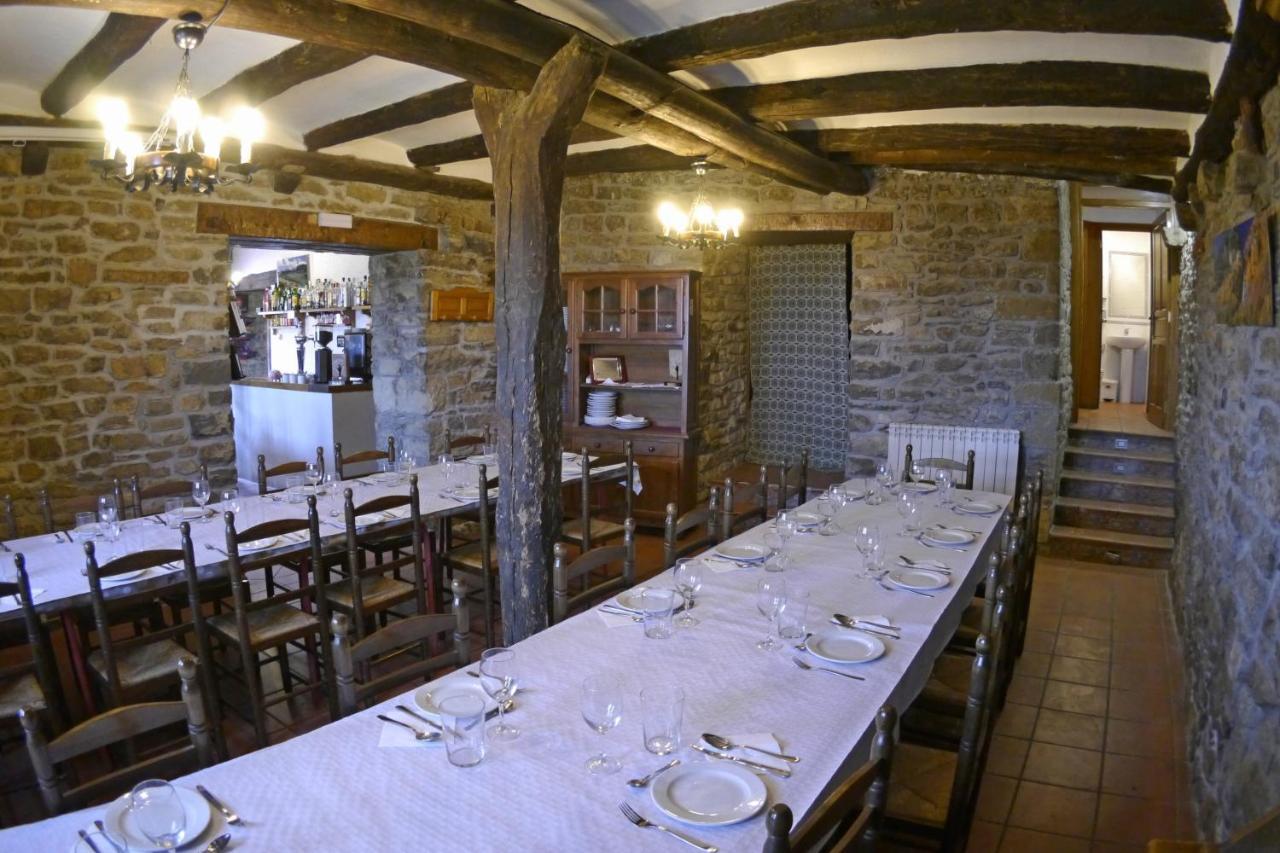 Albergue Restaurante De Artieda ภายนอก รูปภาพ