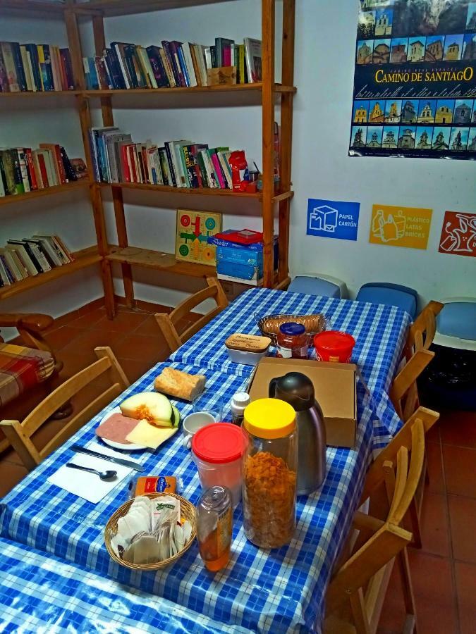Albergue Restaurante De Artieda ภายนอก รูปภาพ